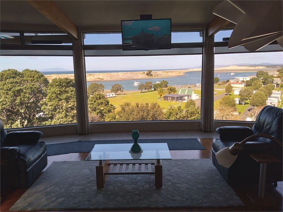 9m bay window "with views to die for"