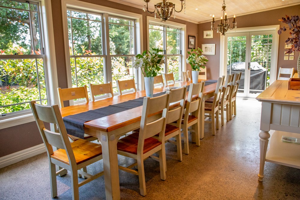 Dining table big enough for familly and friends