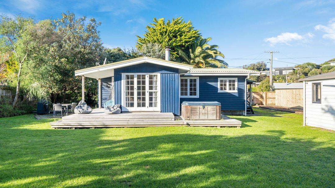 The Little Blue Bach (Bachcare) Waikanae Beach Holiday Home for rent