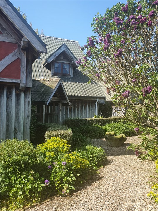 You are welcomed through the traditional shingle c