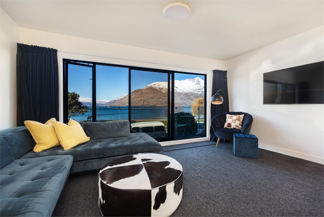 TAHUNA LAKEFRONT LUXURY AURA QUEENSTOWN HOLIDAY HO