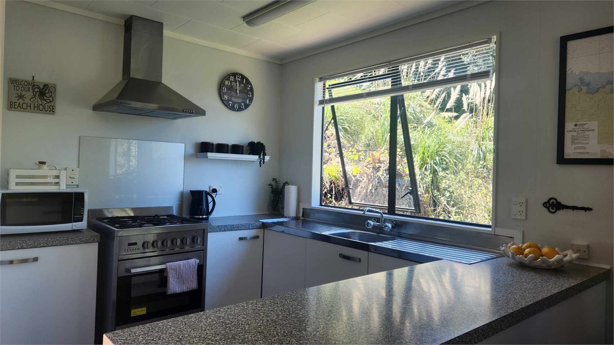 Sunny open planned kitchen. Full stove with gas to