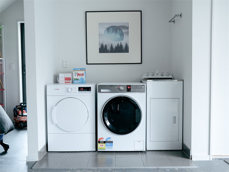 Laundry facilities: Washing maching and dryer in L