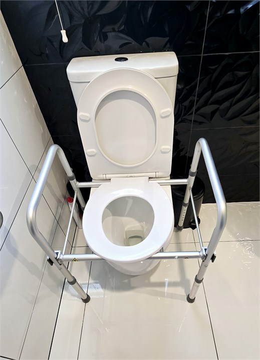 Higher toilet with grab rails in main bathroom
