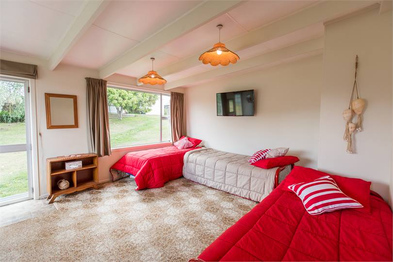 Bedroom 4 ( 1 double, 3 singles)