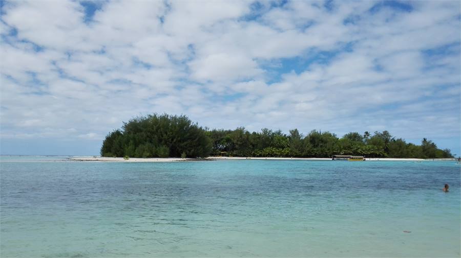 Located 50m from Muri Lagoon