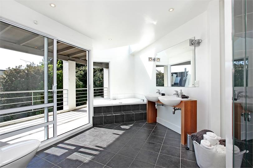 Ensuite bathroom on top level