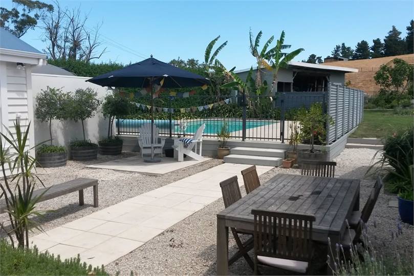 Great secluded courtyard with bbq and swimming poo