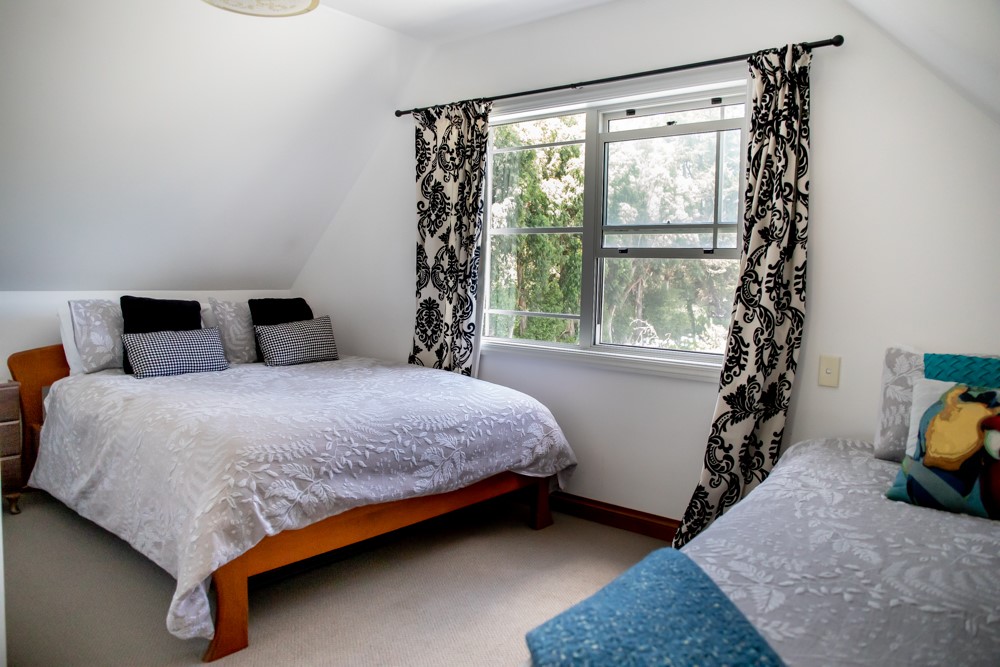 Queen bed in 'Family room'