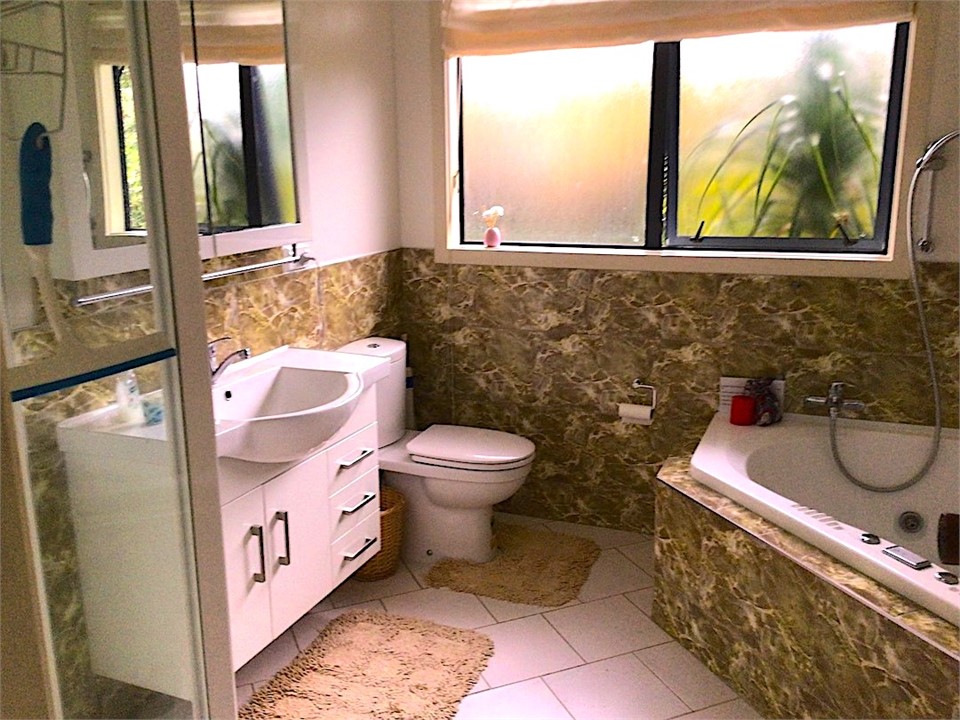 Bathroom 1 - toilet, basin, shower and spa bath