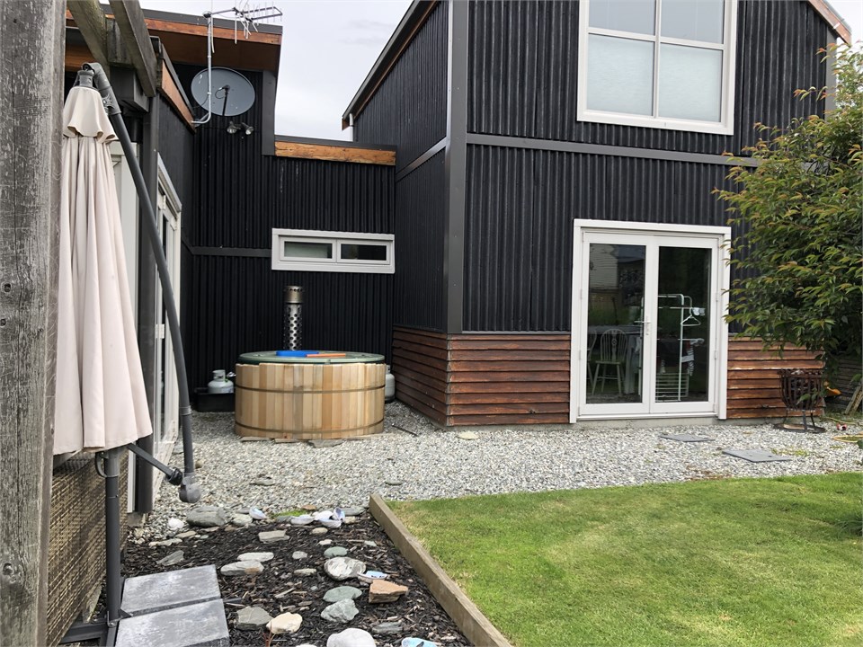 A 'gas bottle hot tub' that can be used for an ext