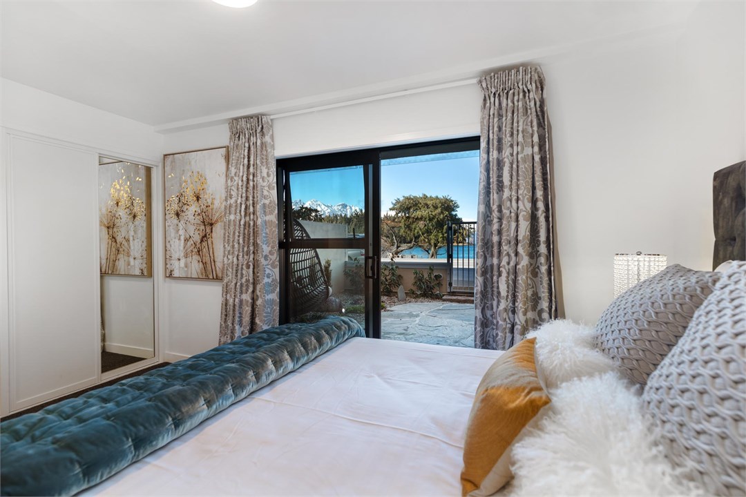 TAHUNA LAKEFRONT LUXURY AURA QUEENSTOWN HOLIDAY HO