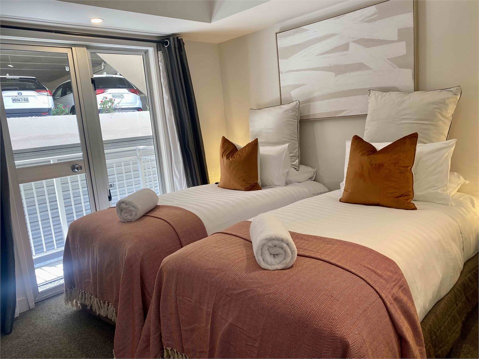 Lakefront Gem | Absolute Waterfront Aura Queenstow