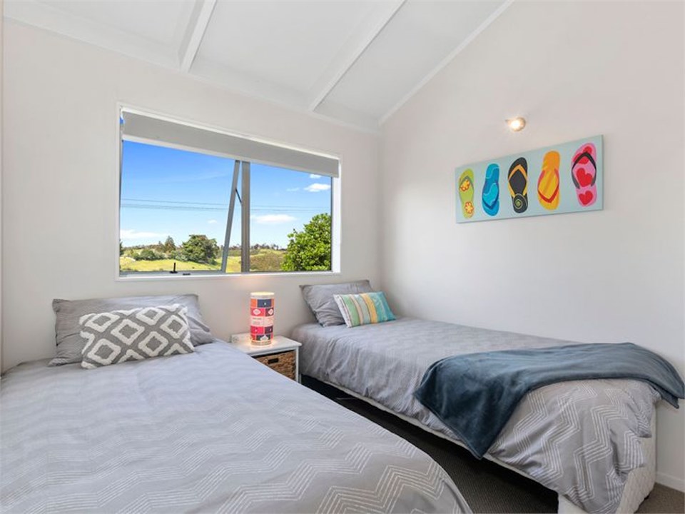 Bedroom 3 - 2 single beds