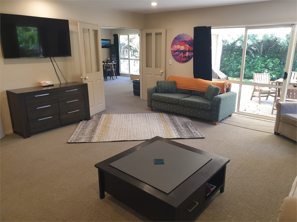 Main Lounge, Pull out Couch, TV with Netflix, Neon