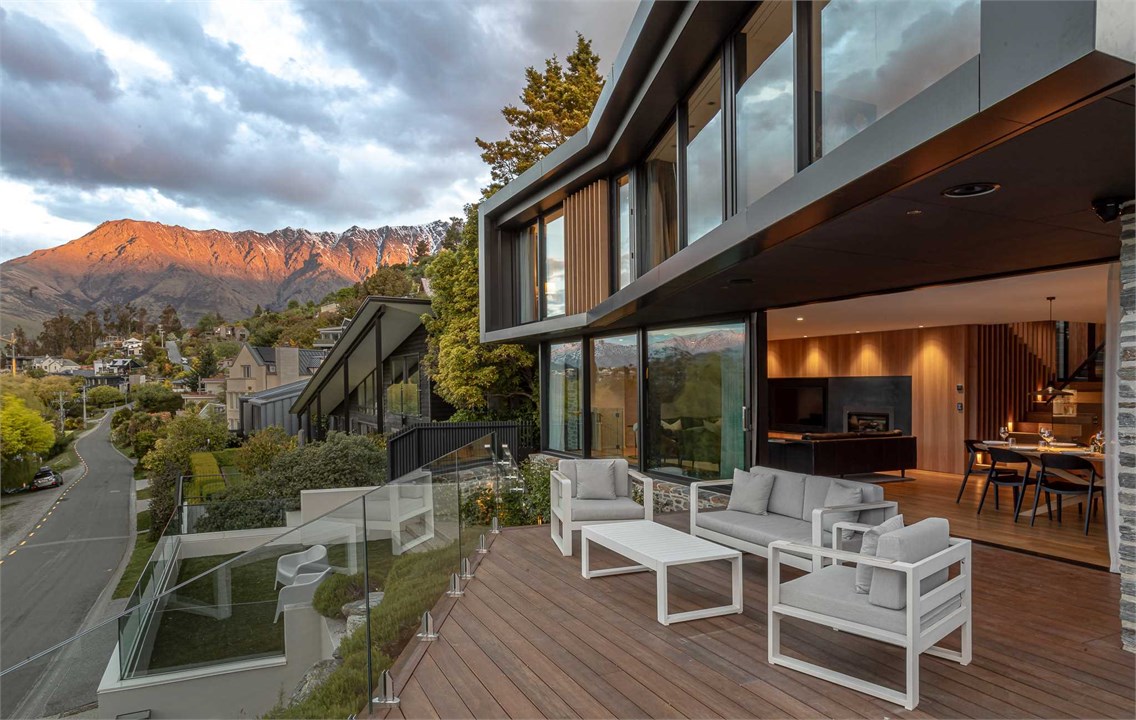 A striking waterfront residence