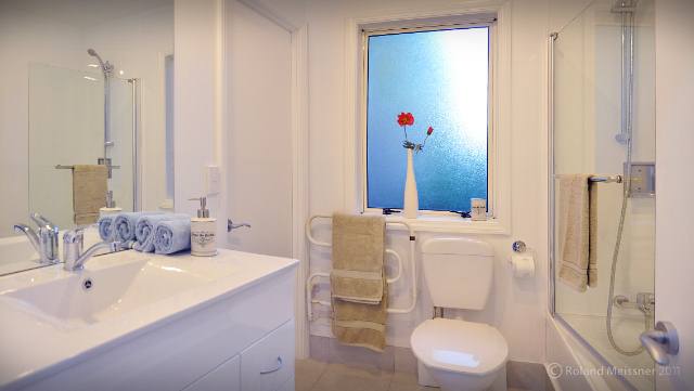 House Bathroom 2/ensuite