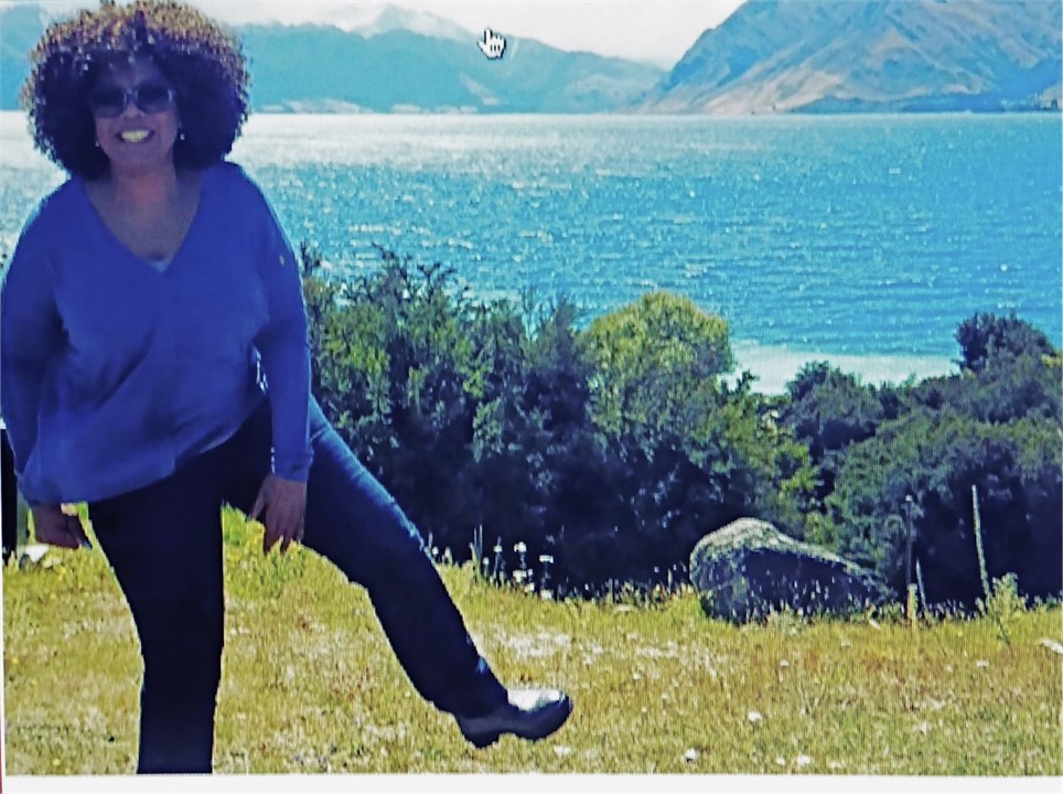 " Crystal blue Lake Hawea"  Oprah beside Stonycrof