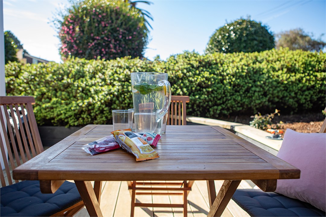 Twin Camellias Modern & Stylish Lynmore Home Rotorua Holiday Home