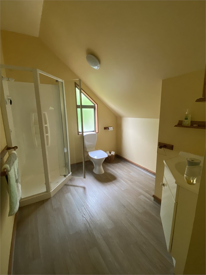 Upstairs Ensuite Bathroom