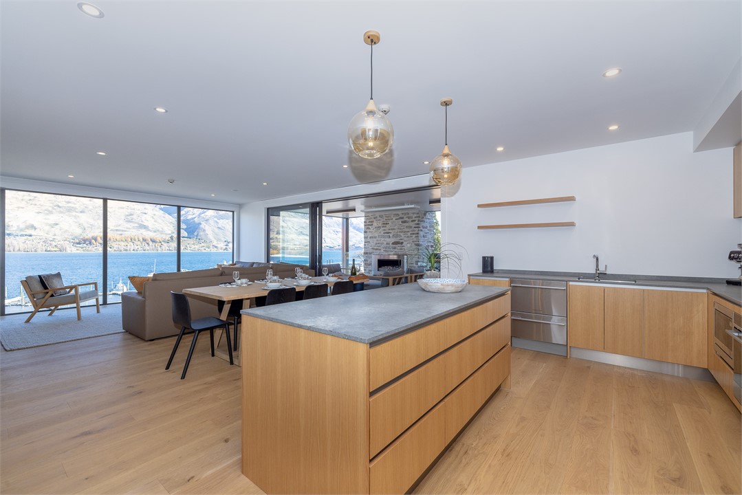 Fully equipped kitchen with dining area