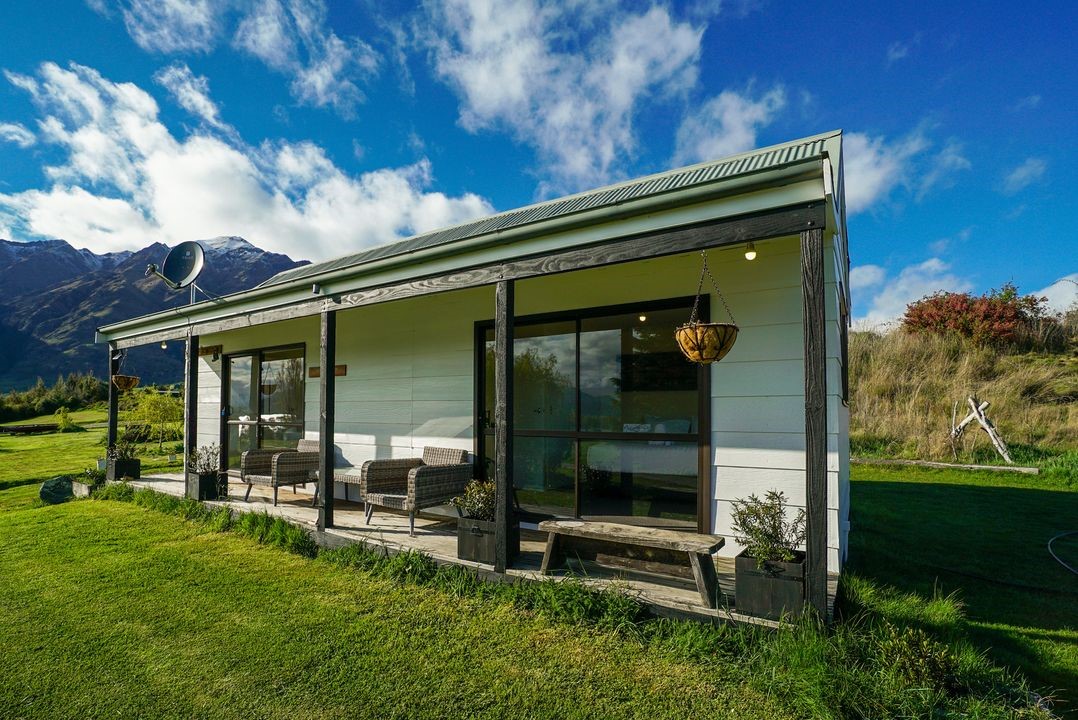 Glendhu Station Cottage (Bachcare) - Glendhu Bay Holiday Home for rent ...