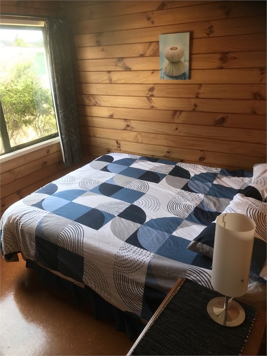 2nd Bedroom (Queen Bed)