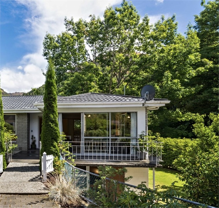 Poplar Lodge Arrowtown Holiday Home for rent Holiday Houses