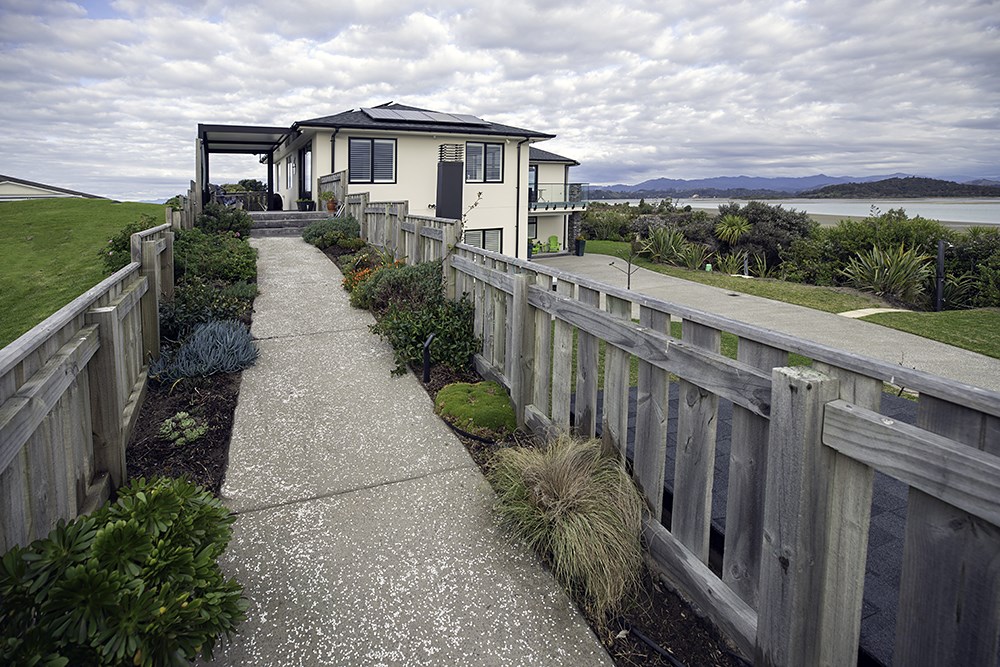 Separate pathway from True North car park
