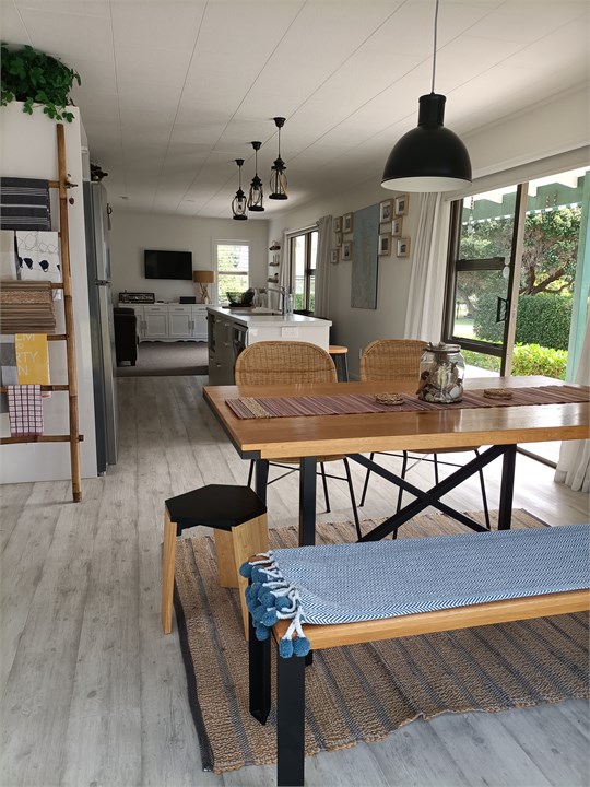 Dining from though to Lounge