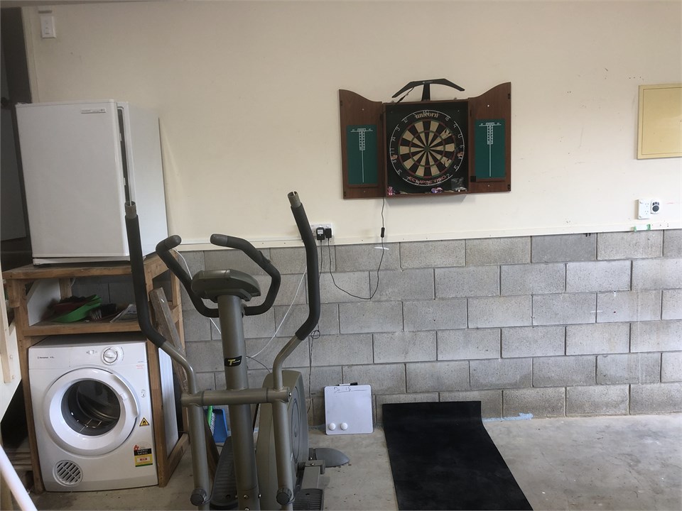 Dartboard/Stepping Machine