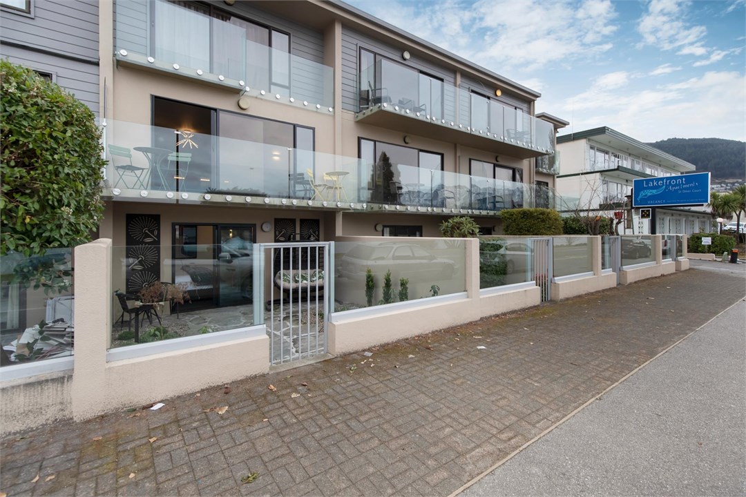 TAHUNA LAKEFRONT LUXURY AURA QUEENSTOWN HOLIDAY HO