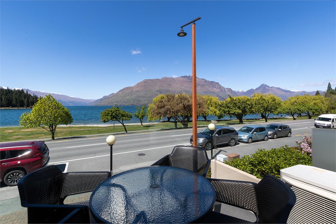 Lakefront Gem | Absolute Waterfront Aura Queenstow