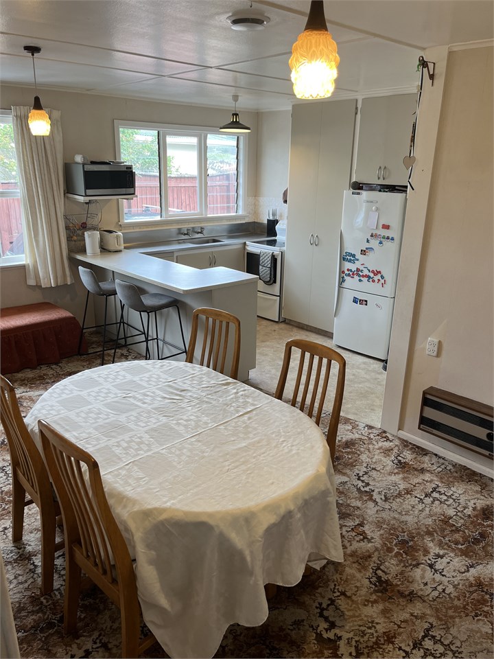 Dining table can be extended