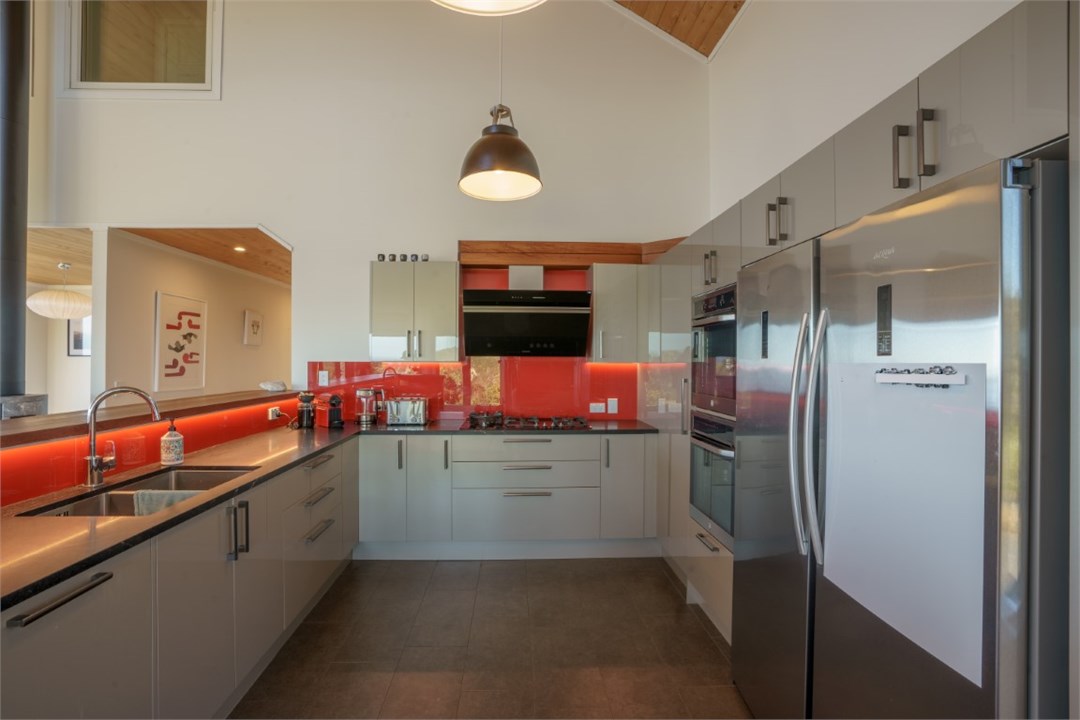 Spacious well appointed kitchen