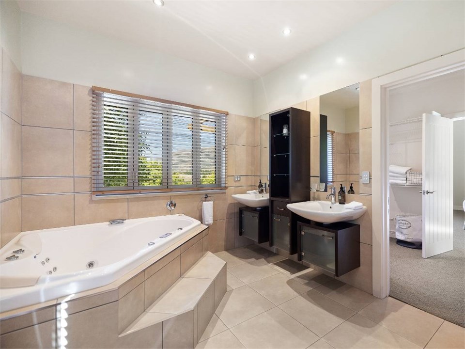 Pinnacle Villa Master Bathroom
