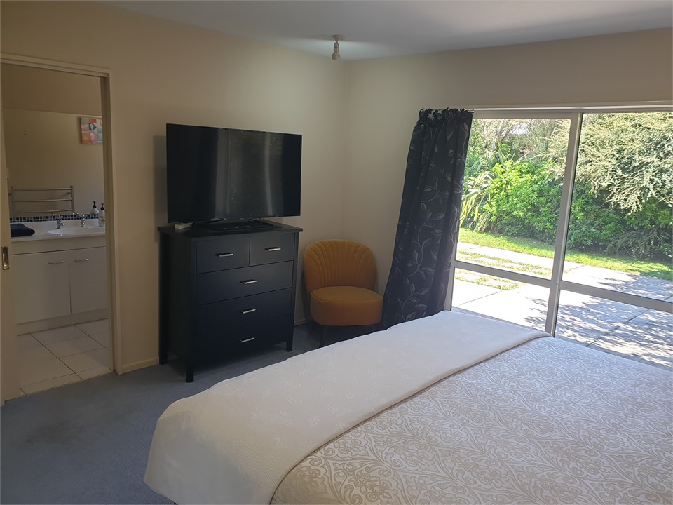 Master Bedroom, New Super king Bed, Garden access,