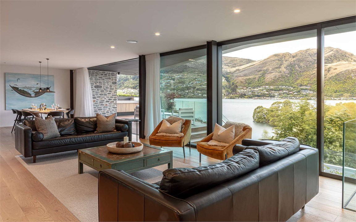 Comfortable living with a Smart TV, Sonos surround