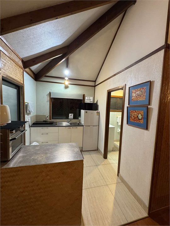 Full kitchen with airfryer & Microwave Full fridge