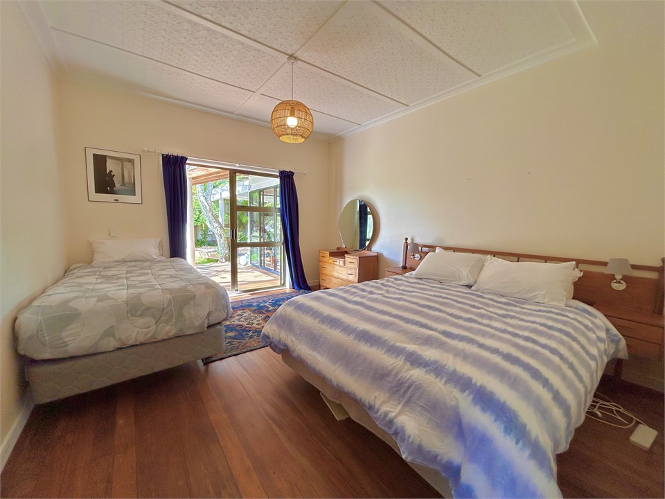 Bedroom 2 - King bed and King Single with access t