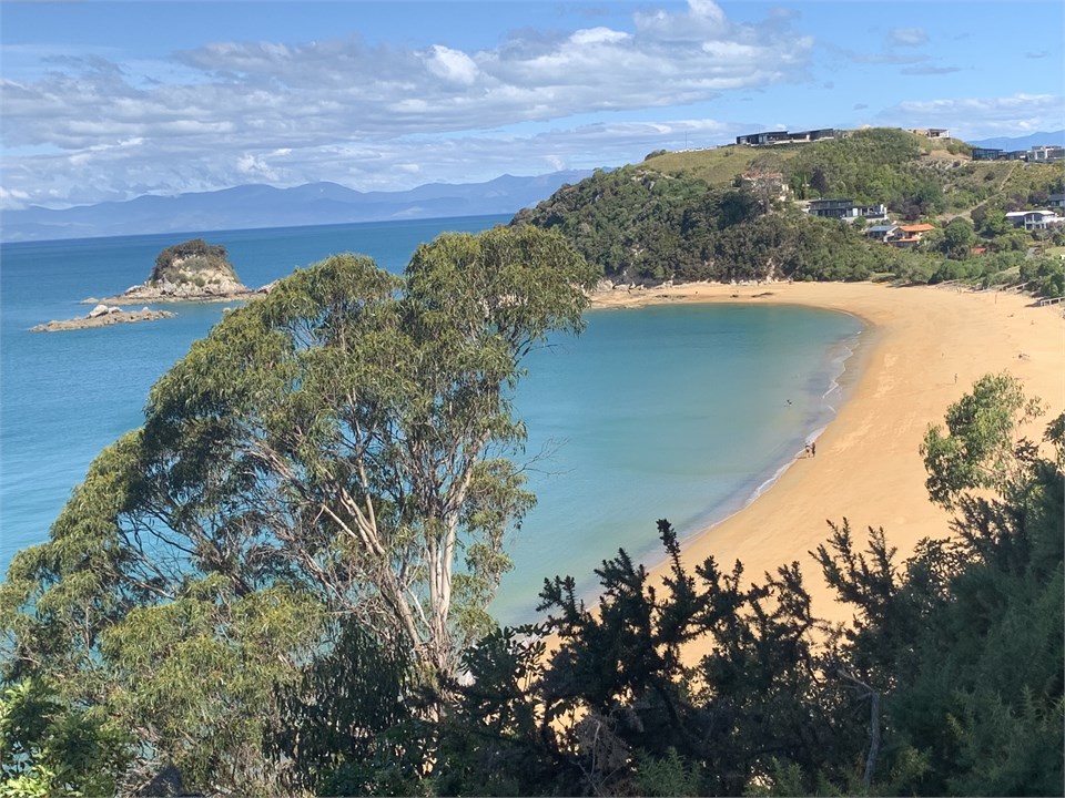 Little Kaiteriteri Beach - less than 5 mins from t