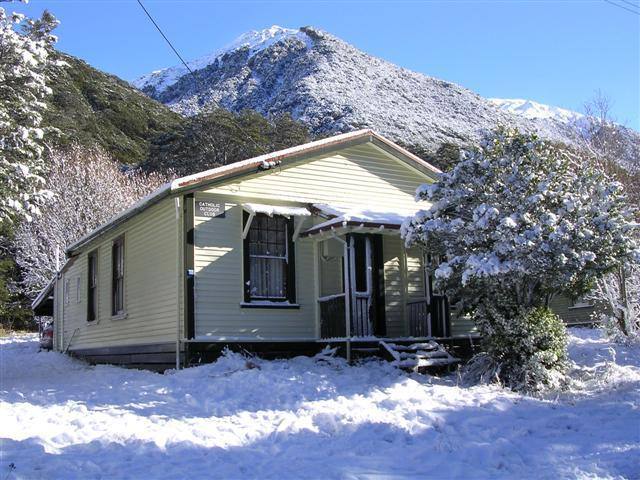 10 Sunshine Tce road view