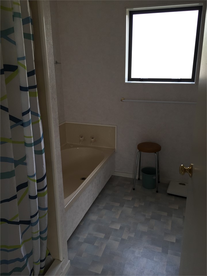 Main bathroom with seperate toilet