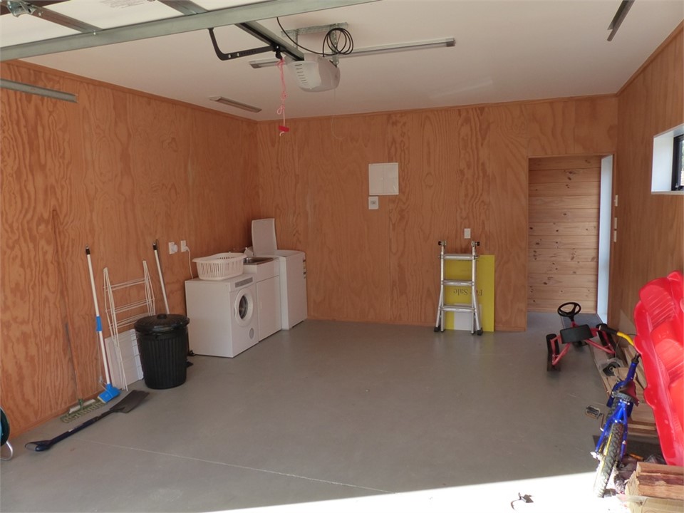 Garage with washing machine and dryer