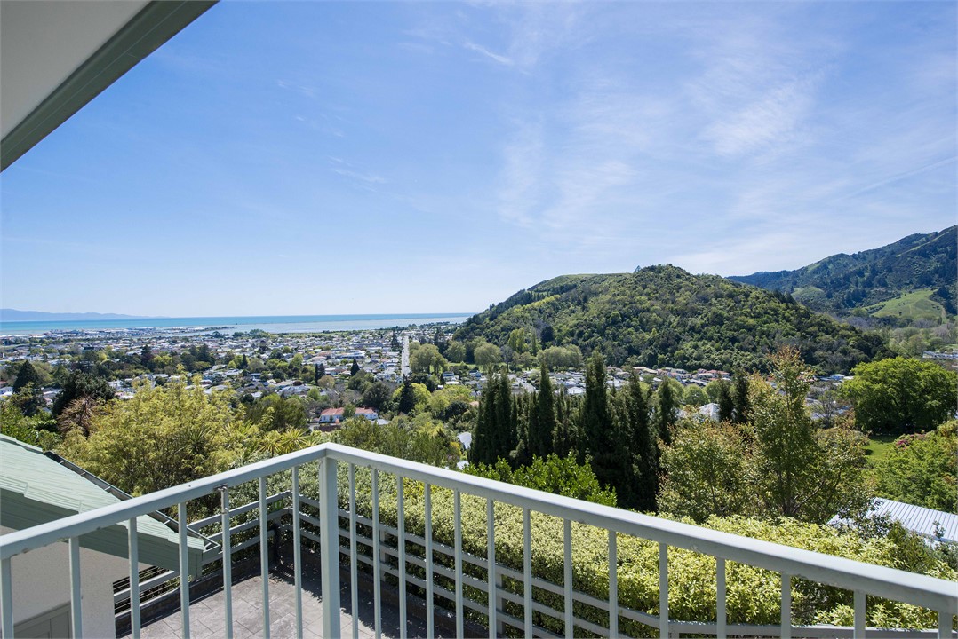 Beautiful Hilltop Views