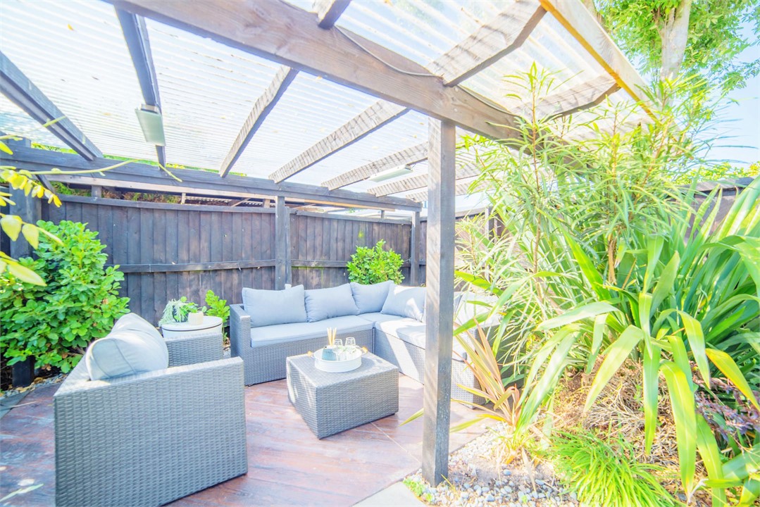 REAR PERGOLA Relax in the shade on the outdoor sof