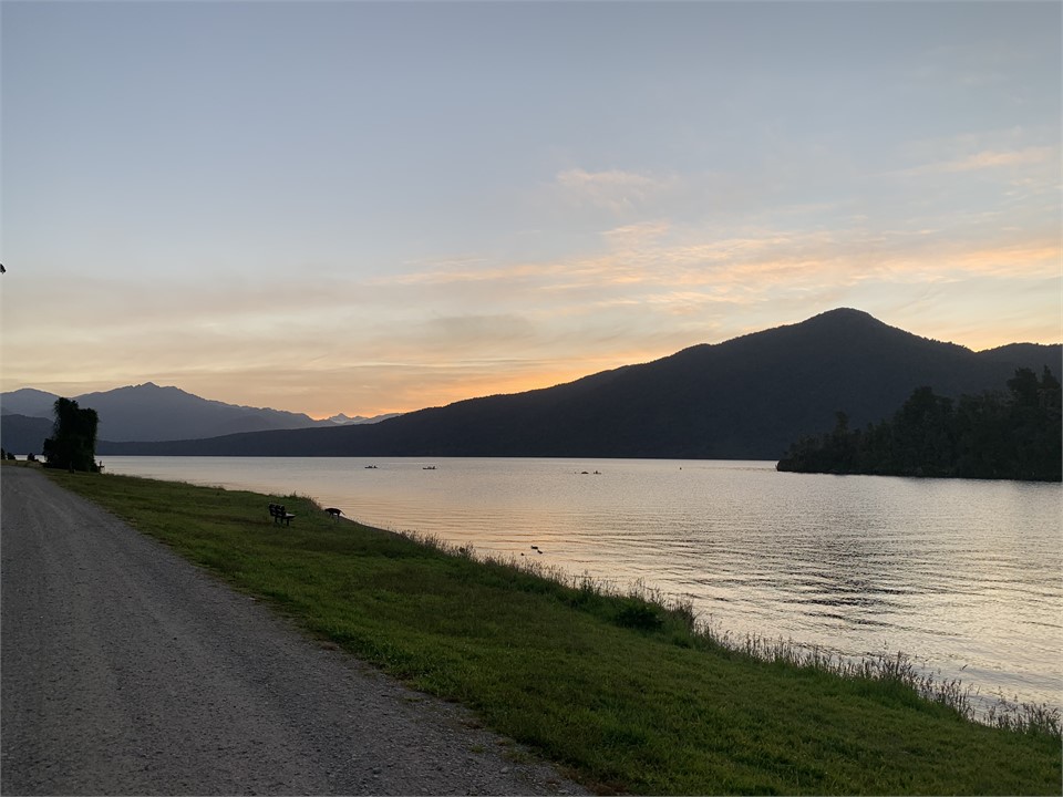 Lake Kaniere sunset foreshore (2 min walk)