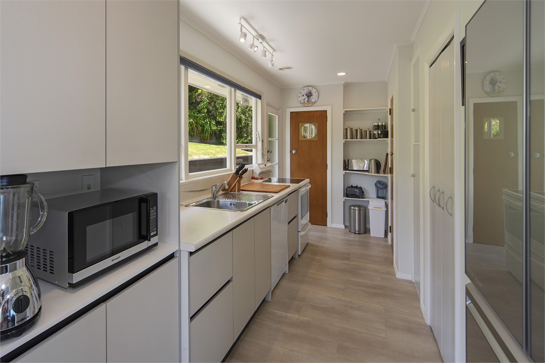 Fully-equipped Kitchen with Dishwasher