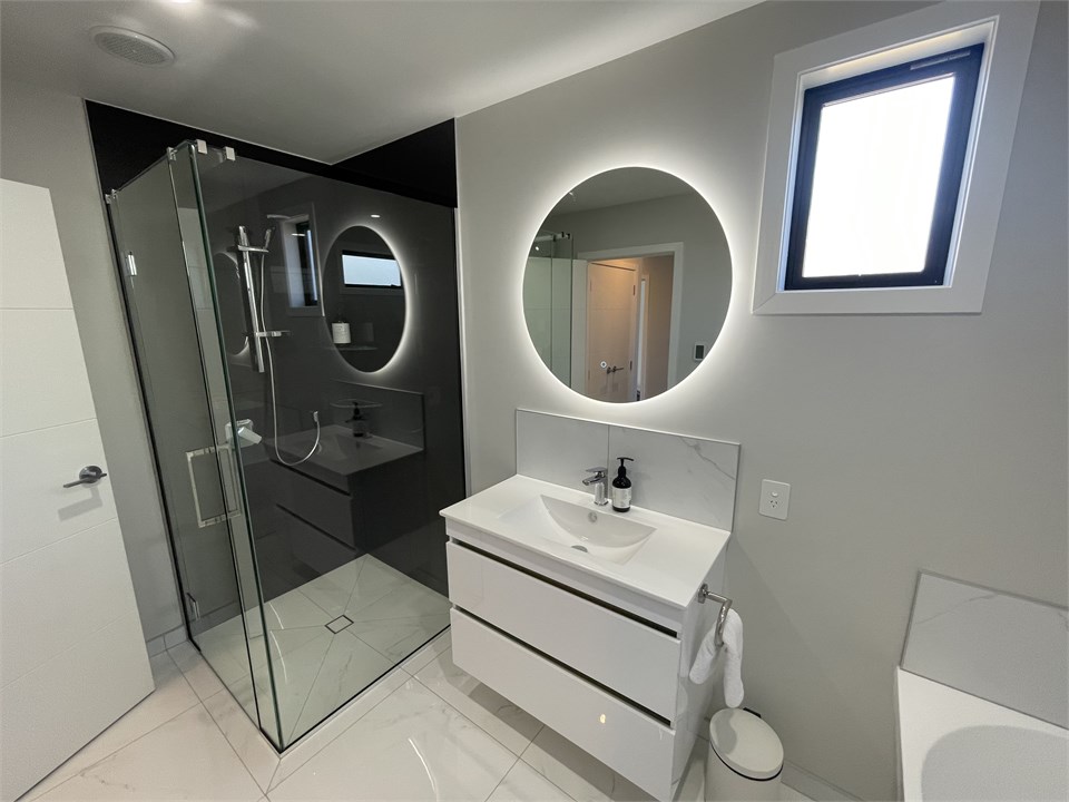 Main bathroom downstairs