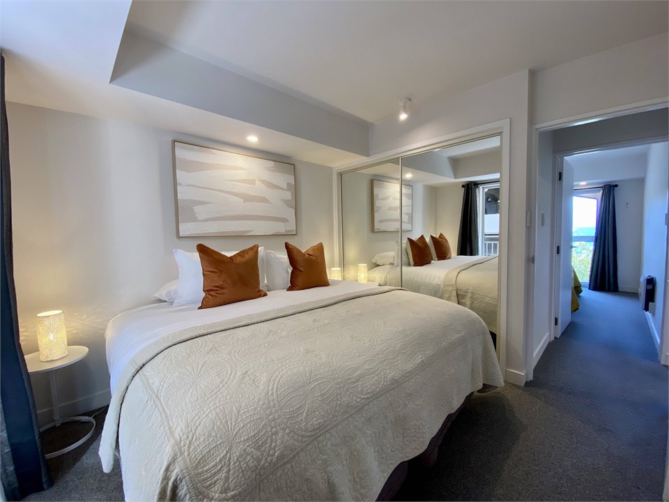 Lakefront Gem | Absolute Waterfront Aura Queenstow